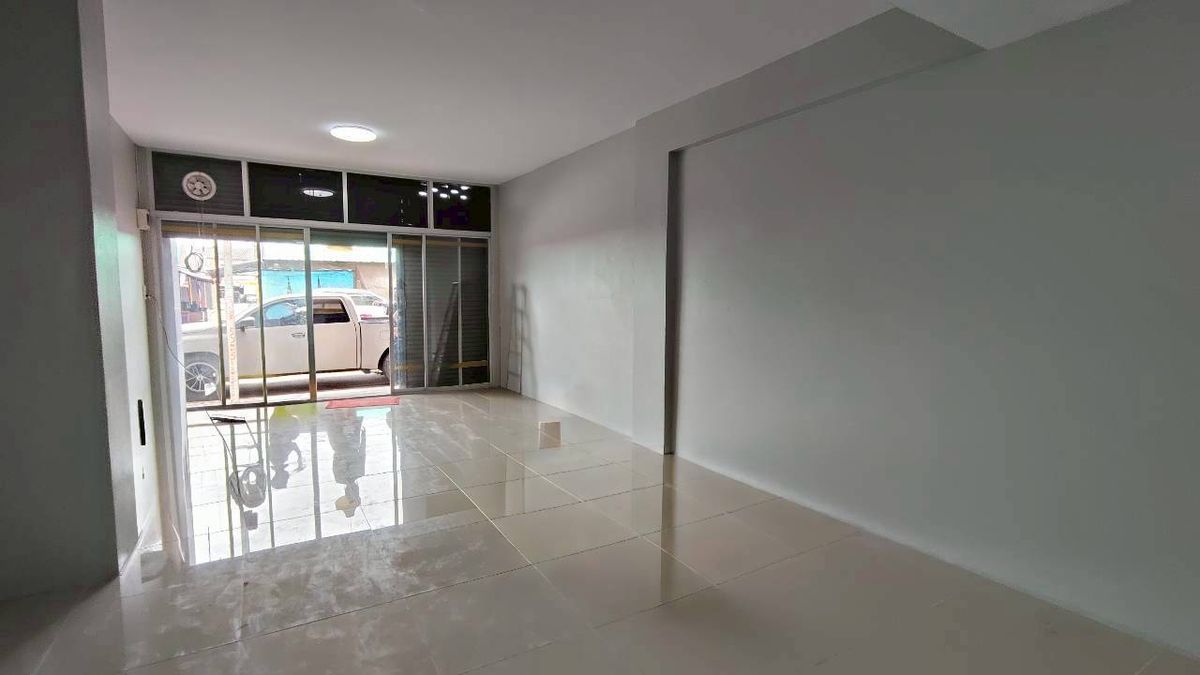 For SaleShop HouseMahachai Samut Sakhon : For Sale: 3.5-Storey Commercial Building – Baan Fahsai