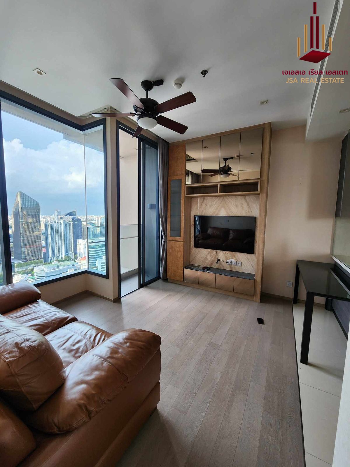 ให้เช่าคอนโดสุขุมวิท อโศก ทองหล่อ : ✨ For Rent: The Esse Asoke Condo ✨  💰 Only 45,000 THB/month