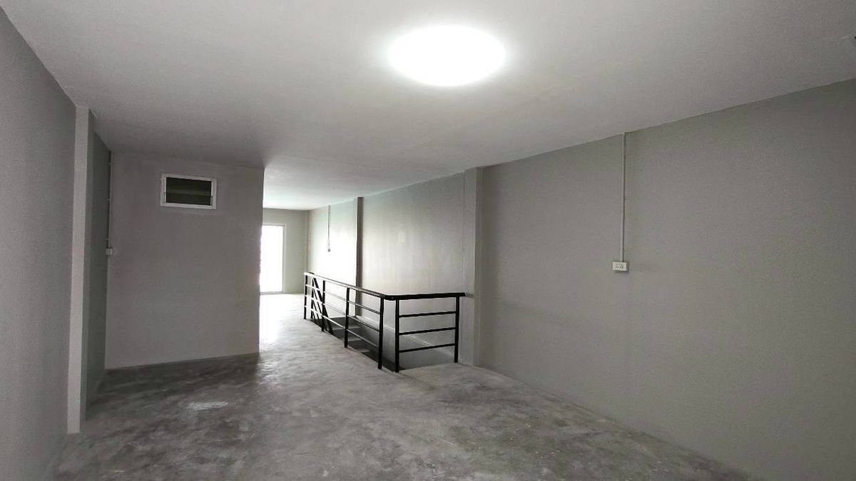 For SaleShop HouseMahachai Samut Sakhon : For Sale: 3.5-Storey Commercial Building – Baan Fahsai
