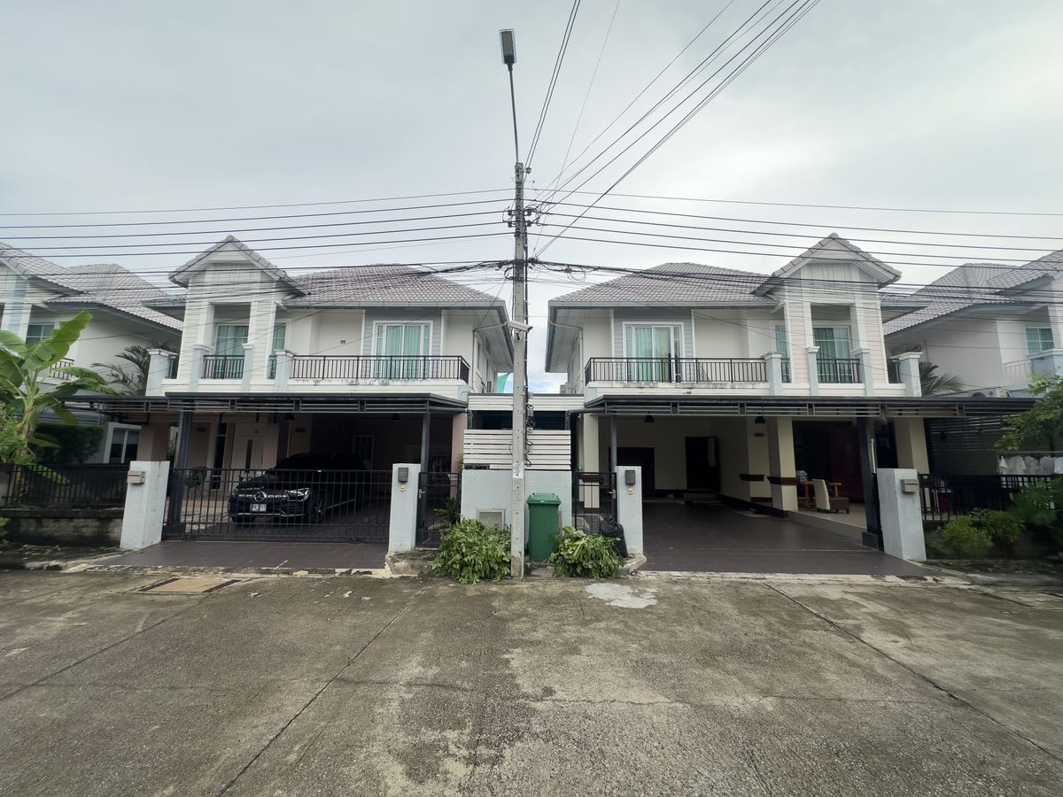 ขายบ้านวิภาวดี ดอนเมือง หลักสี่ : บ้านเดี่ยว 2 หลัง เชื่อมถึงกัน SKY ดอนเมือง – สรงประภา 111 ตร.วา 6 นอน 6 น้ำ    เดินเชื่อมเข้าหากันได้ เหมาะสำหรับครอบครัวใหญ่หรืออยู่หลายเจเนอเรชัน