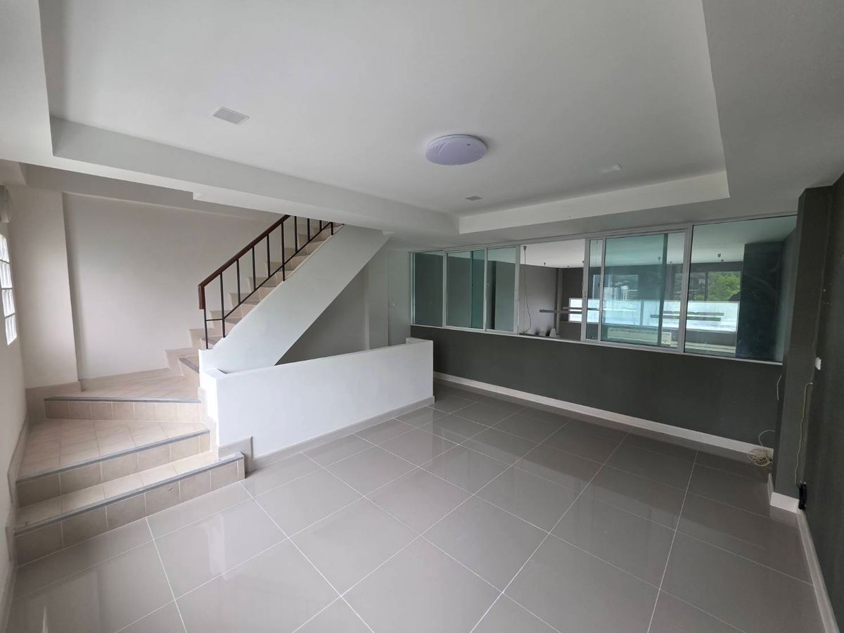 For RentTownhomeVipawadee, Don Mueang, Lak Si : Rent a townhome Chuan Chuen Modus Vibhavadi, near Laksi BTS just 3 minutes