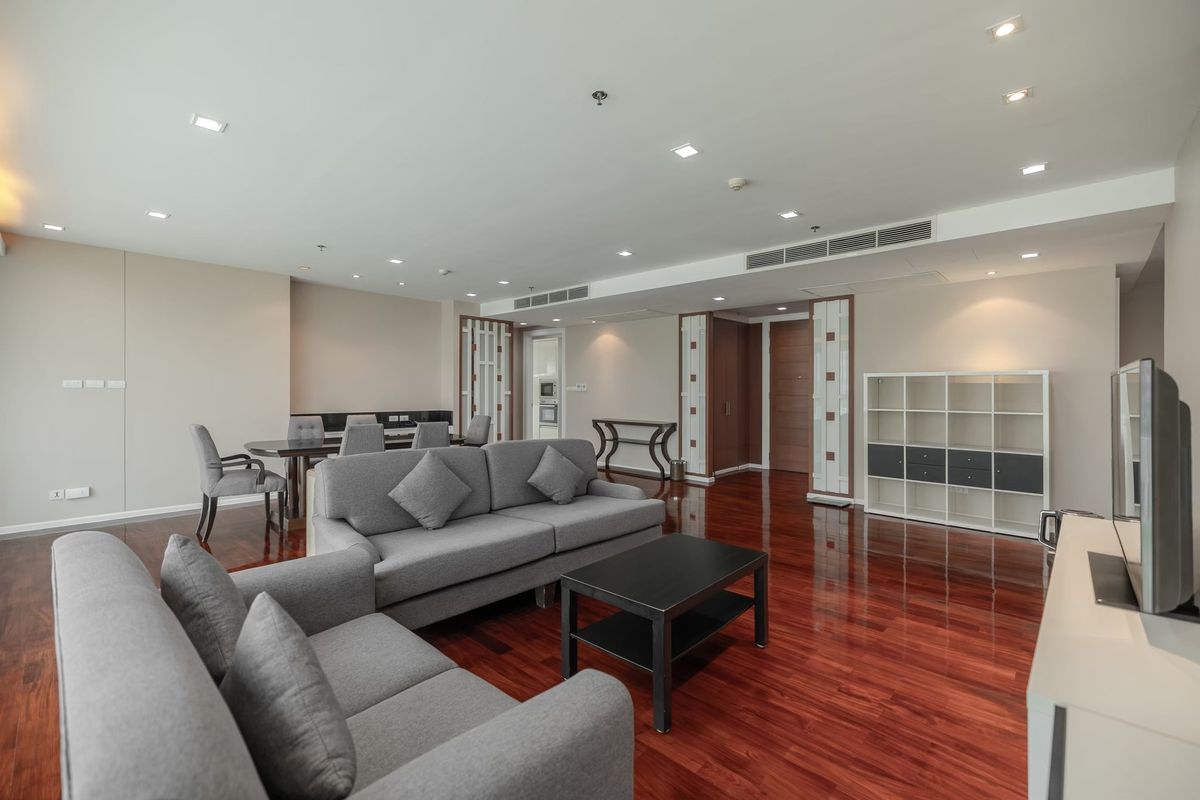 ให้เช่าคอนโดสุขุมวิท อโศก ทองหล่อ : Condo for rent 3 Bedrooms near EmQuartier in Asoke