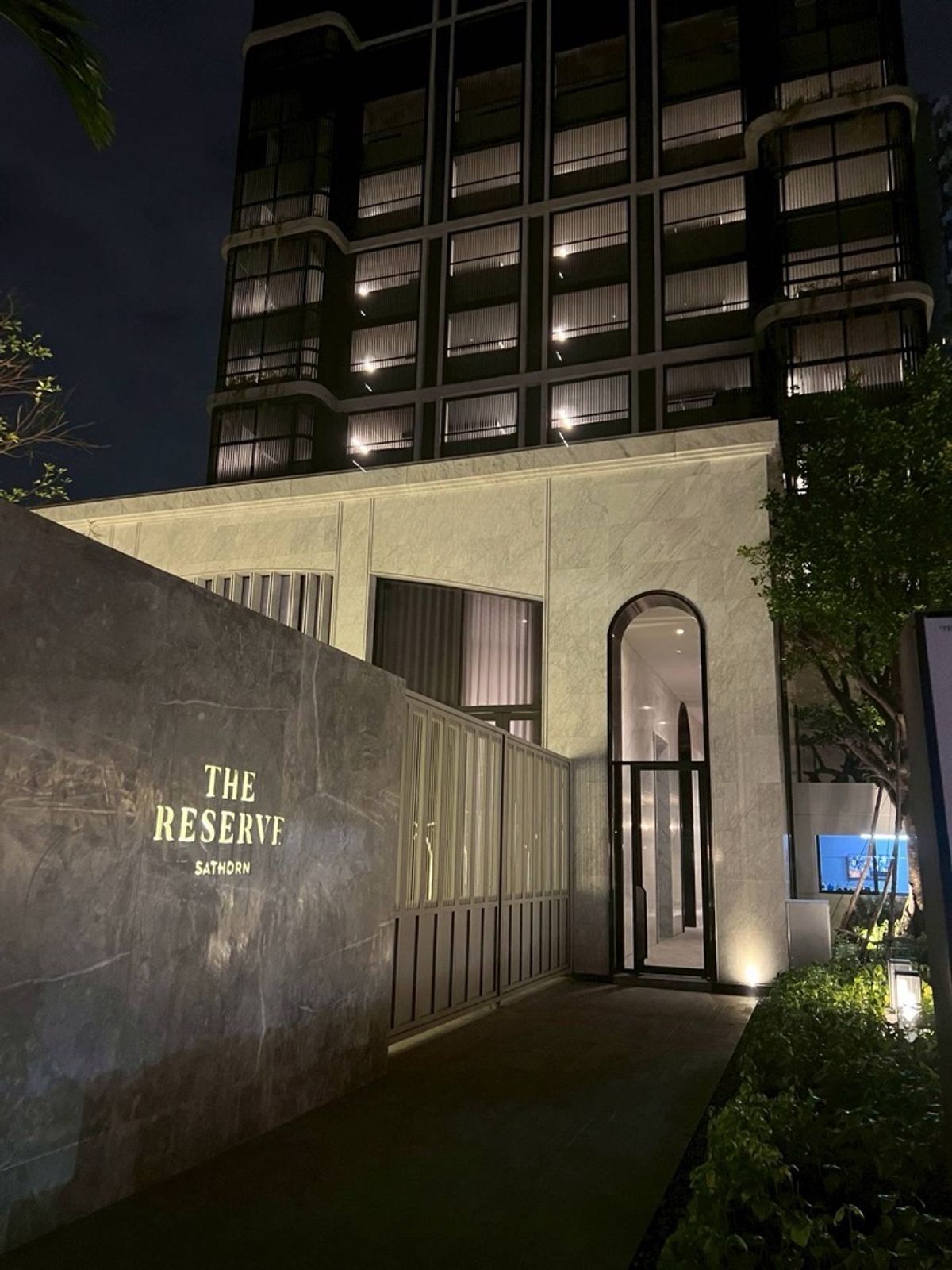 ให้เช่าคอนโดสาทร นราธิวาส : 編2537 出租[For Rent] Condo - The Reserve Sathorn one bed
Location：BTS Chong Nonsi