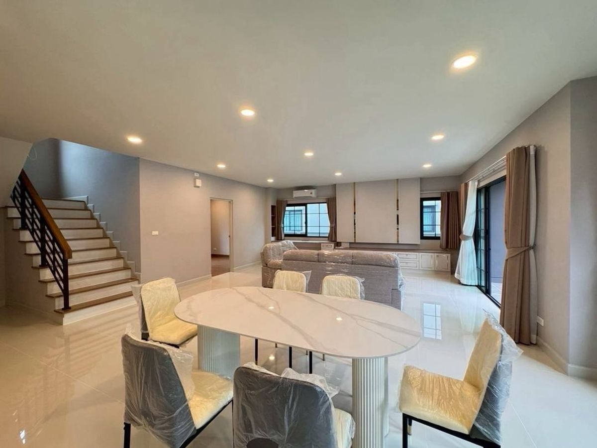 ให้เช่าบ้านบางนา แบริ่ง ลาซาล : 💥ForRent💥4Bed • Centro Bangna (Phase2) 🏡 Near Mega Bangna 🔥Hot Price 🔥 Ready to move in ‼️  Fully Furnished ✨