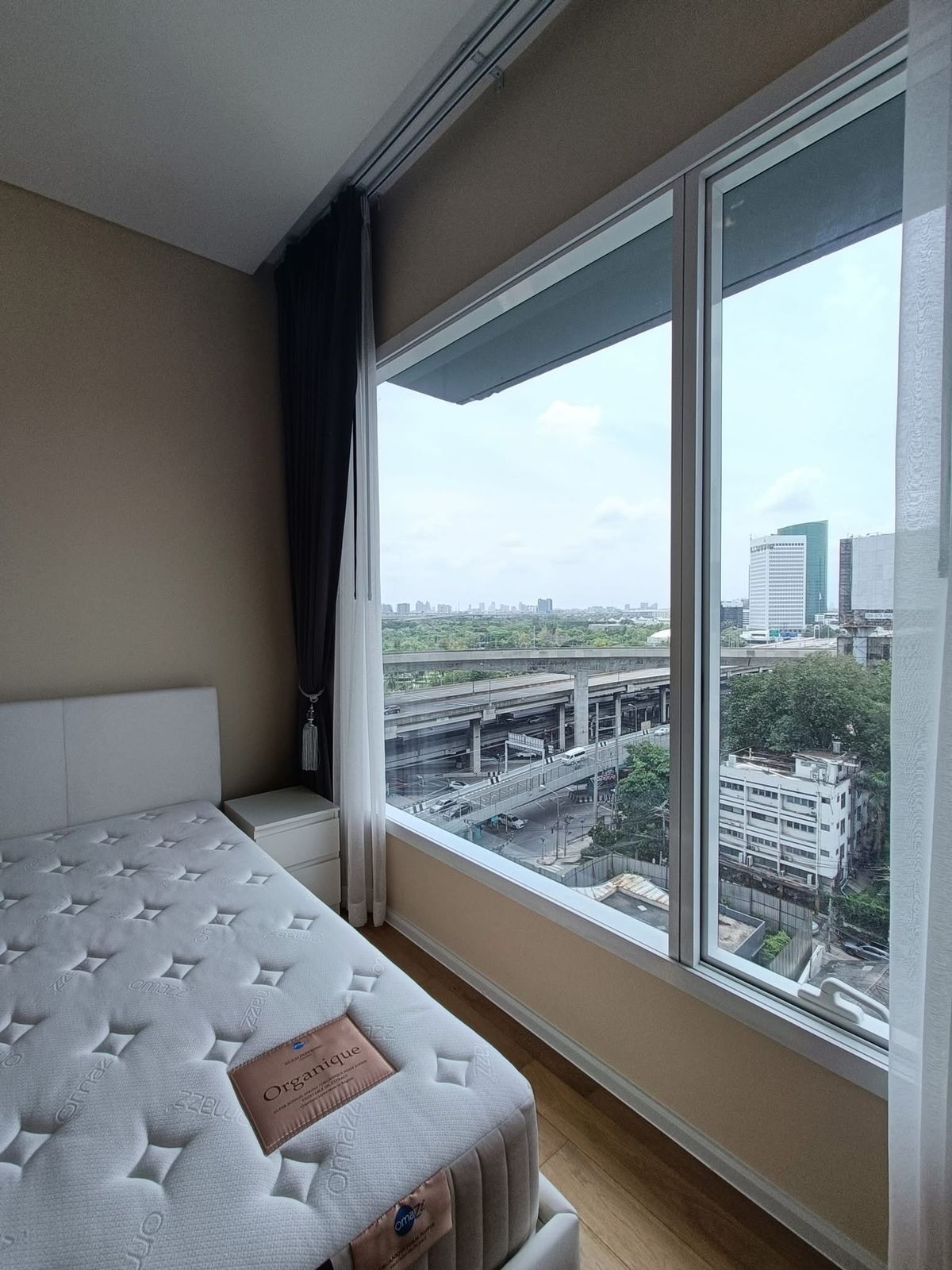 ให้เช่าคอนโดลาดพร้าว เซ็นทรัลลาดพร้าว : ให้เช่า 📍 The Saint Residences 📍 เฟอร์นิเจอร์ และ เครื่องใช้ไฟฟ้าครบ ใกล้ BTS ห้าแยกลาดพร้าว