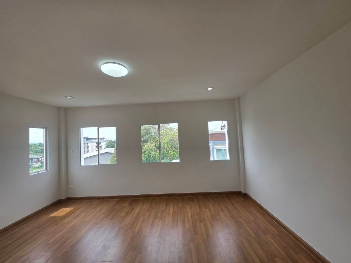 For RentTownhomeVipawadee, Don Mueang, Lak Si : Rent a townhome Chuan Chuen Modus Vibhavadi, near Laksi BTS just 3 minutes