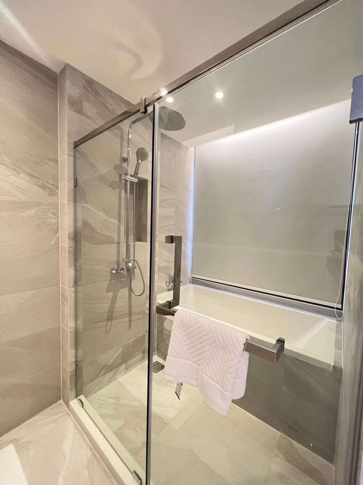 For RentCondoSriracha Laem Chabang Ban Bueng : RC021123 Condo for Rent Keen Center Sriracha, Only One Condo on the Best Location in Sriracha