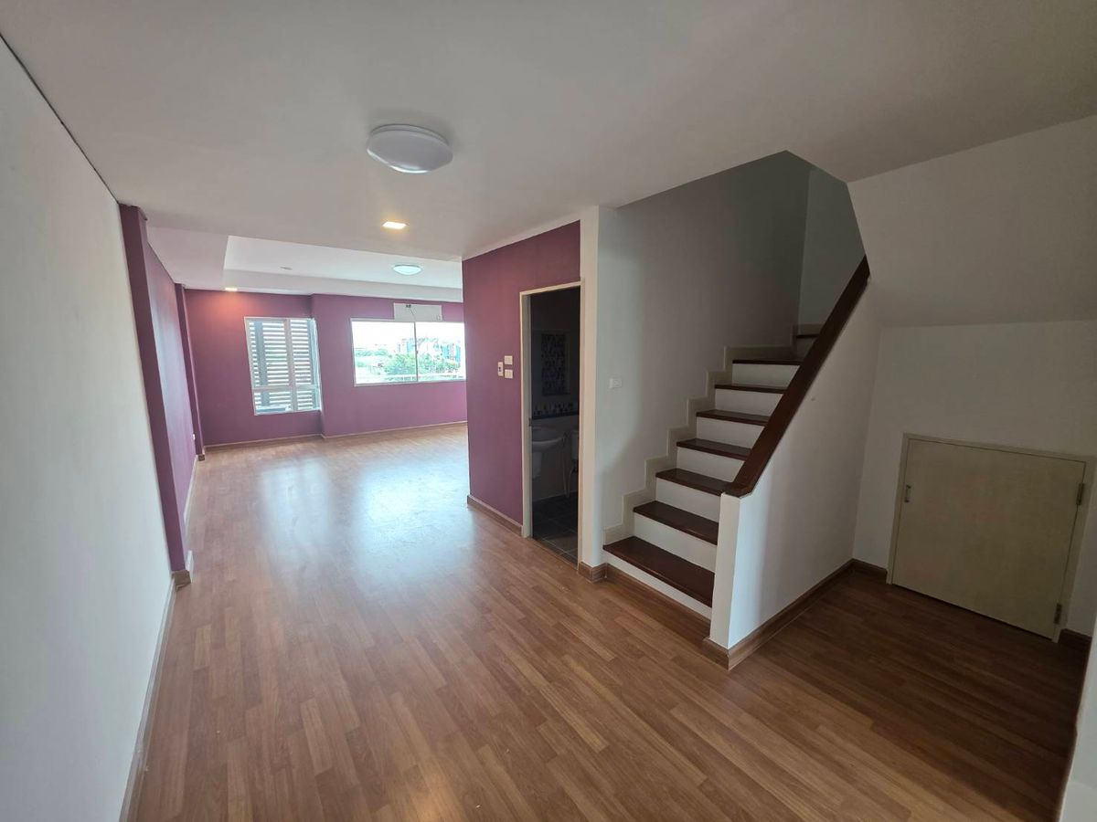 For RentTownhomeVipawadee, Don Mueang, Lak Si : Rent a townhome Chuan Chuen Modus Vibhavadi, near Laksi BTS just 3 minutes