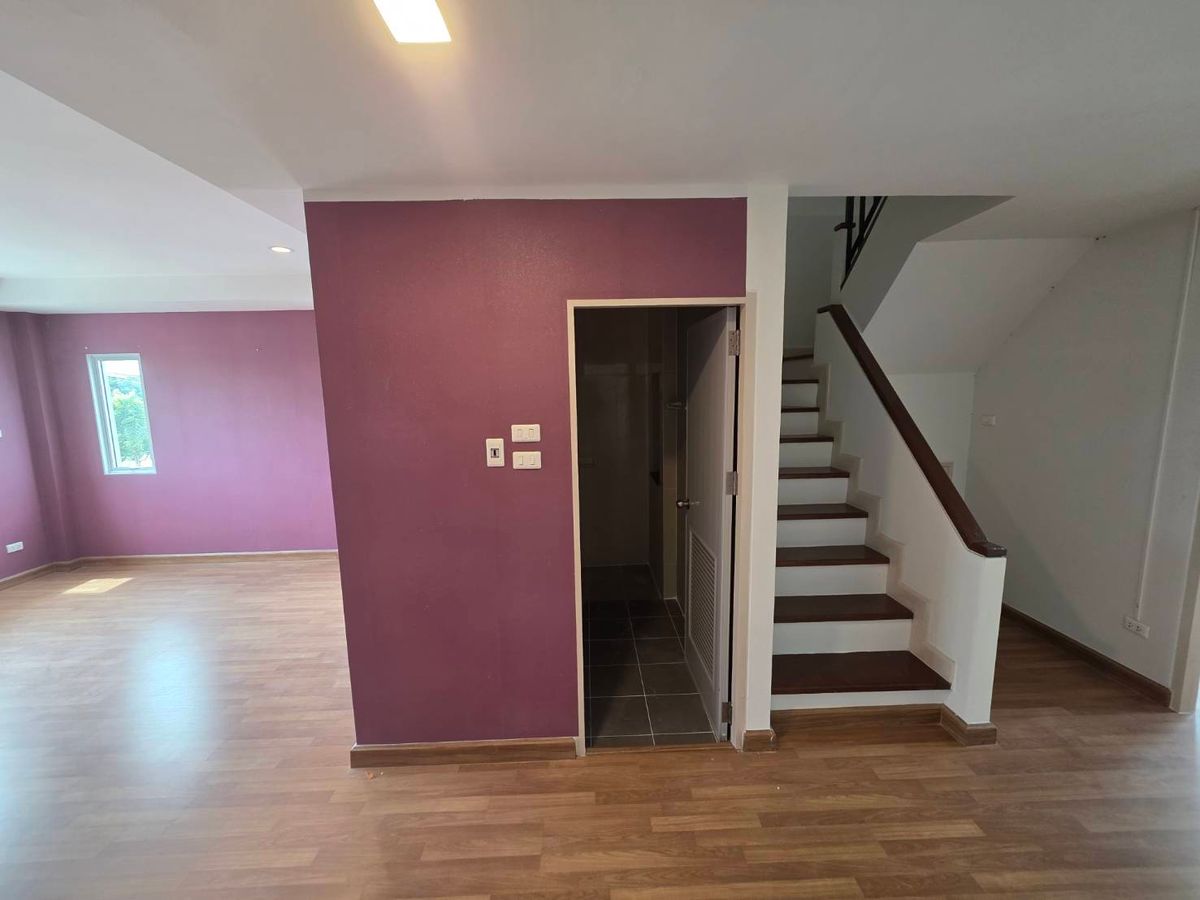 For RentTownhomeVipawadee, Don Mueang, Lak Si : Rent a townhome Chuan Chuen Modus Vibhavadi, near Laksi BTS just 3 minutes