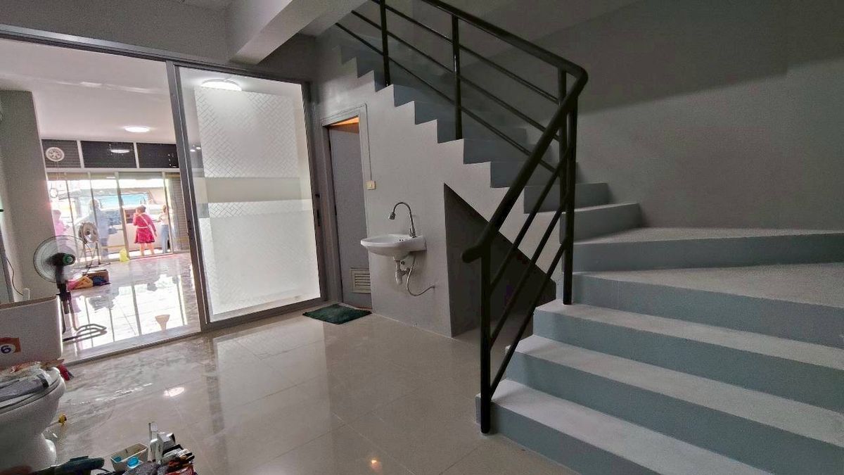 For SaleShop HouseMahachai Samut Sakhon : For Sale: 3.5-Storey Commercial Building – Baan Fahsai