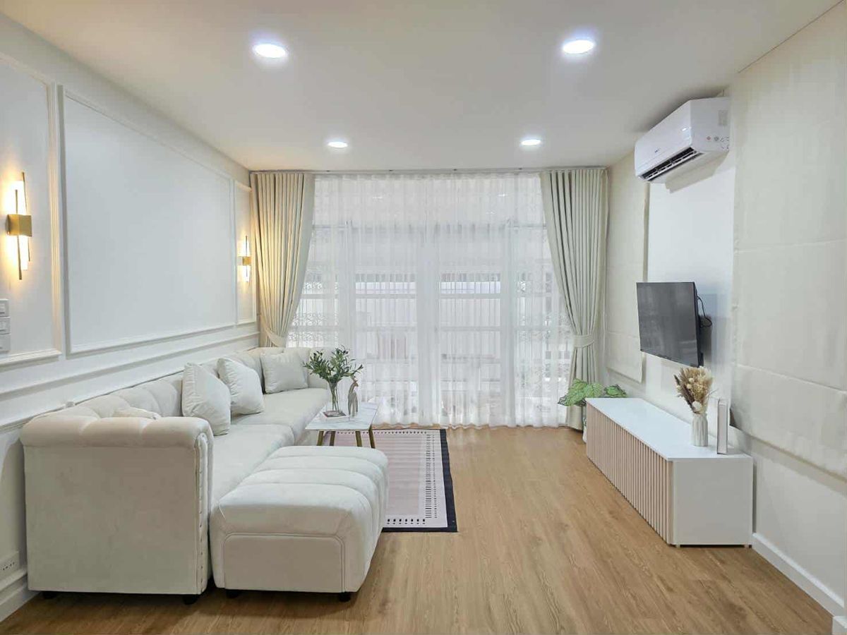 ให้เช่าบ้านรัชดา ห้วยขวาง : 🏡✨ บ้านเดี่ยวชั้นเดียว หมู่บ้านรัชดานิเวศน์ เขตห้วยขวาง ตกแต่งหรู เฟอร์นิเจอร์ครบ พร้อมเข้าอยู่