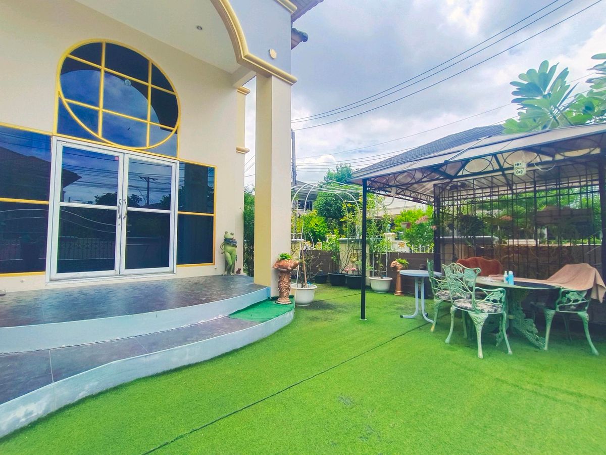 ขายบ้านปิ่นเกล้า จรัญสนิทวงศ์ : บ้านเดี่ยวหลังมุม เพดานสูงโปร่ง เงียบสงบ เดินทางสะดวก