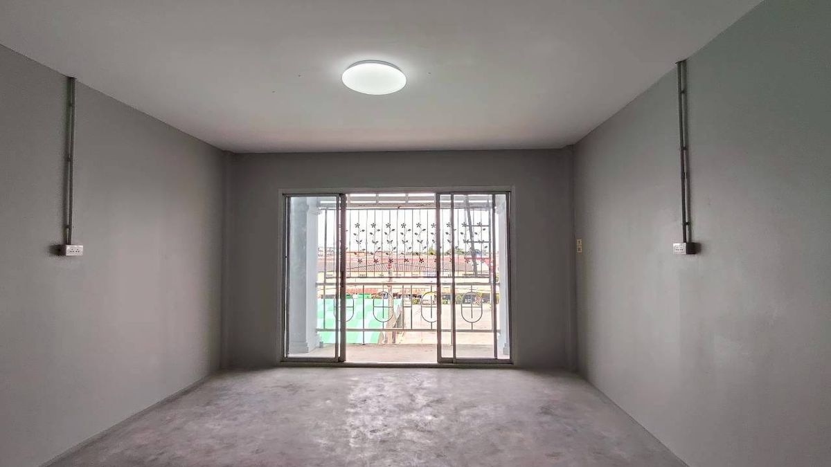 For SaleShop HouseMahachai Samut Sakhon : For Sale: 3.5-Storey Commercial Building – Baan Fahsai