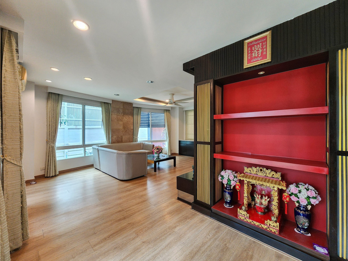 ให้เช่าบ้านลาดพร้าว เซ็นทรัลลาดพร้าว : SK05031 ให้เช่าบ้านลาดพร้าว2  บ้านเดี่ยวหลังใหญ่ พื้นที่เยอะ เลียบทางด่วน เอกมัย - รามอินทรา