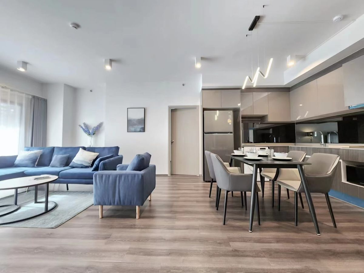 For RentCondoRama9, Petchburi, RCA : ⭐️ IDEO Rama 9 - Asoke ⭐️ 2 bedrooms, 2 bathrooms, 90 sqm. The room is very beautiful.