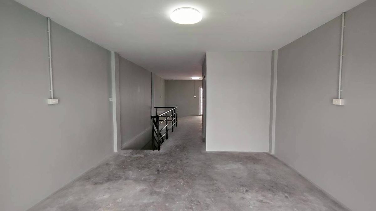 For SaleShop HouseMahachai Samut Sakhon : For Sale: 3.5-Storey Commercial Building – Baan Fahsai