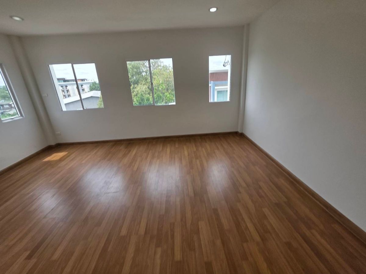 For RentTownhomeVipawadee, Don Mueang, Lak Si : Rent a townhome Chuan Chuen Modus Vibhavadi, near Laksi BTS just 3 minutes