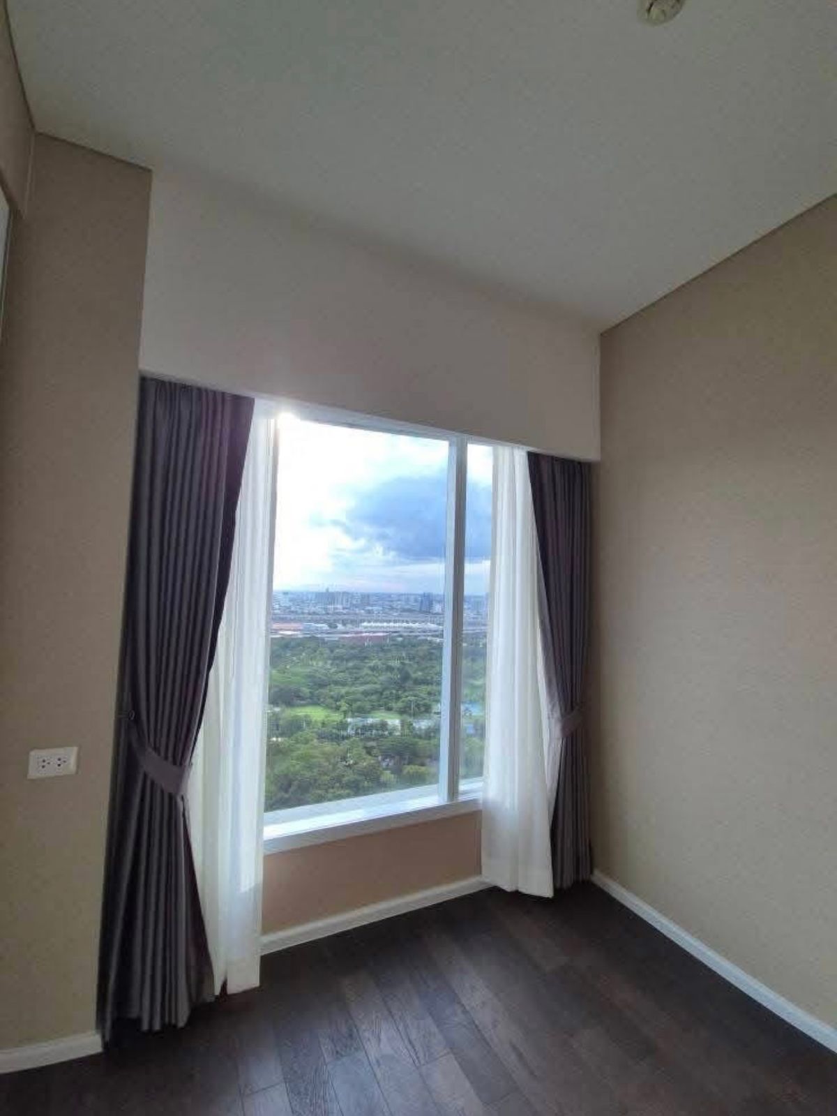 ให้เช่าคอนโดลาดพร้าว เซ็นทรัลลาดพร้าว : ให้เช่า 🔥 The Saint Residences 🔥 ใกล้ MRT พหลโยธิน 2 ห้องนอน เฟอร์นิเจอร์ และ เครื่องใช้ไฟฟ้าครบ 