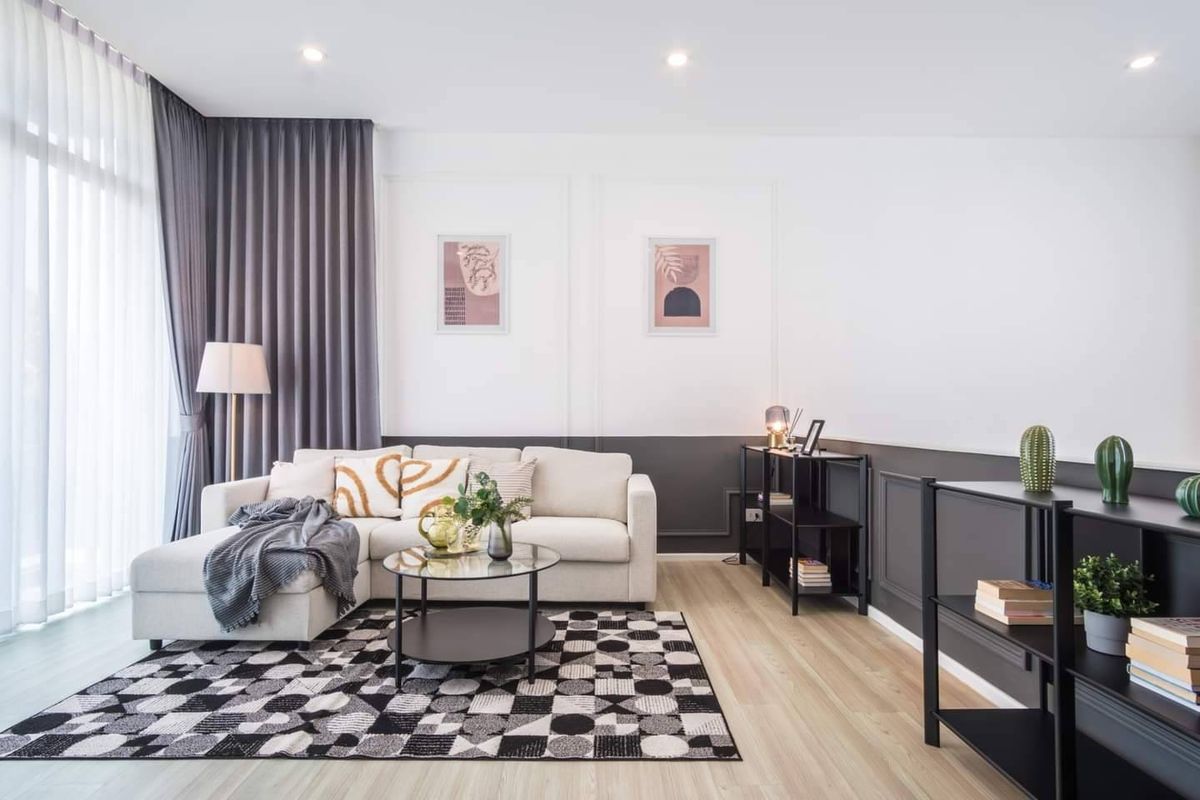 TownhomePattanakan, Srinakarin : ❖ Nice Decorate ❖ 3.5-storey Townhome, corner unit | Size 22.00 sq.w. 230.00 sq.m. | 3 bedrooms 4 bathrooms | Near The Nine Center Rama 9