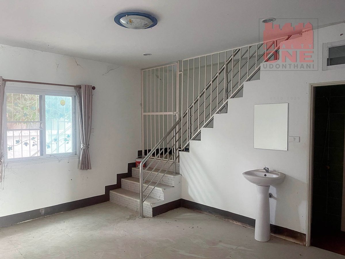 ขายอาคารพาณิชย์มหาสารคาม : อาคารพาณิชย์ 3 ชั้น 1 คูหา ใกล้มหาวิทยาลัยมหาสารคาม  และโรงพยาบาลสุทธาเวช