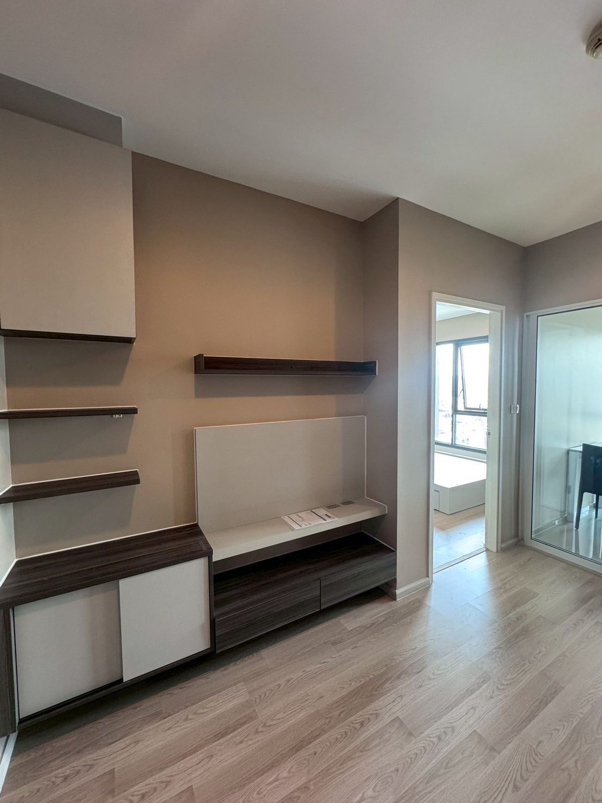 For SaleCondoRatchadapisek, Huaikwang, Suttisan : Quick sale Centric Huai Khwang Station Huai Khwang Station 1 Bedroom 1 Bathroom (Special price)