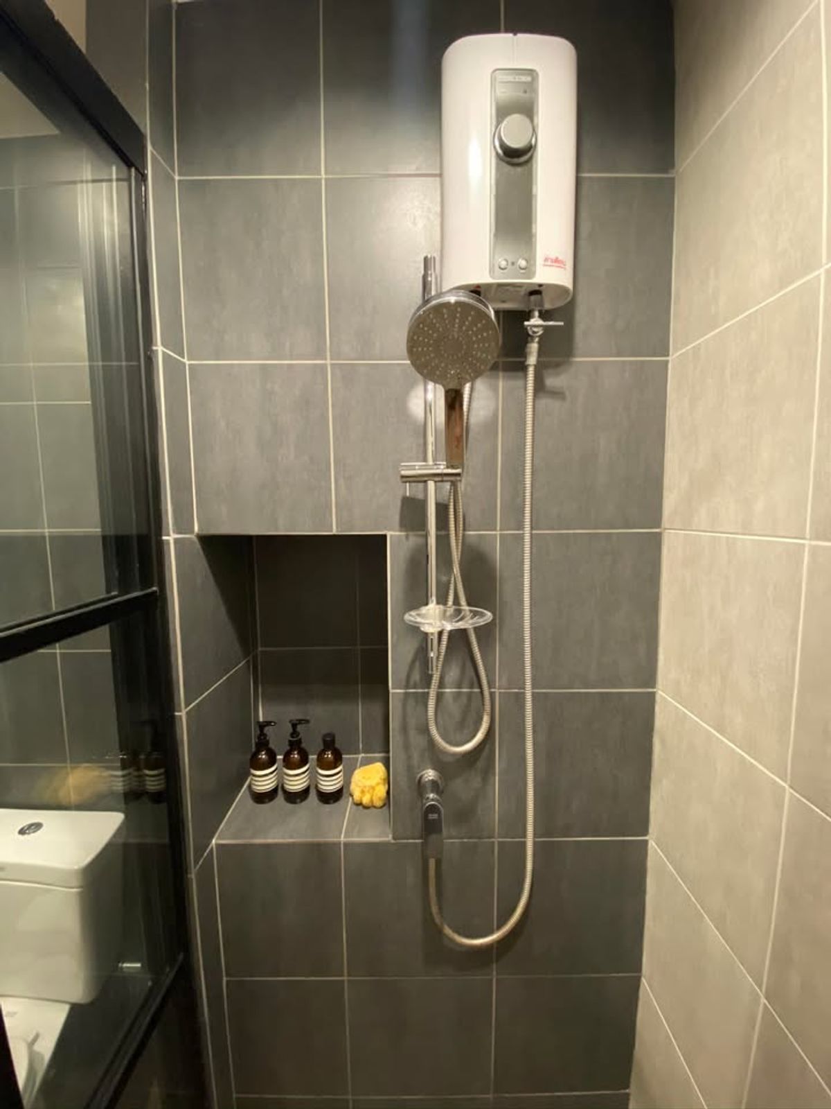 ให้เช่าคอนโดพระราม 9 เพชรบุรีตัดใหม่ RCA : ให้เช่า ✨ The Base Garden Rama 9 ✨ เฟอร์นิเจอร์ และ เครื่องใช้ไฟฟ้าครบ ใกล้ MRT พระราม 9