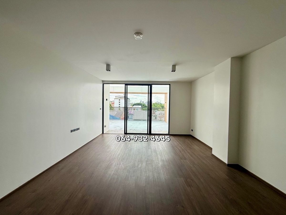 For SaleHome OfficeRama9, Petchburi, RCA : Luxury Home Office 5 layers with lift Page width 7.5 meters 6-8, parking 57 sq.w. The Element Rama9, contact 064-932-4645 ken.