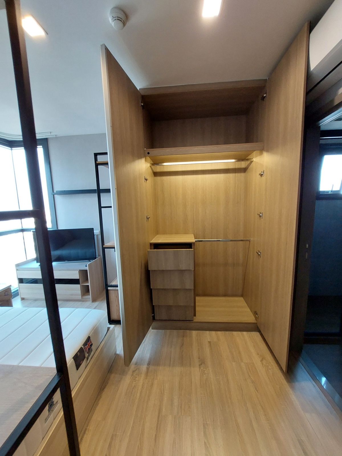 For SaleCondoRama9, Petchburi, RCA : Urgent sale 📍 The Base Garden Rama 9 📍 near APL Ramkhamhaeng, complete with furniture and appliances