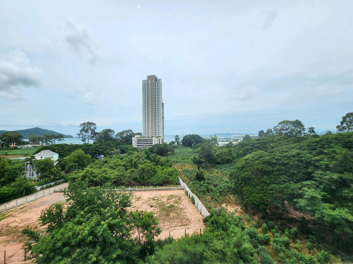 For SaleCondoPattaya, Bangsaen, Chonburi : Quick sale is almost a million.