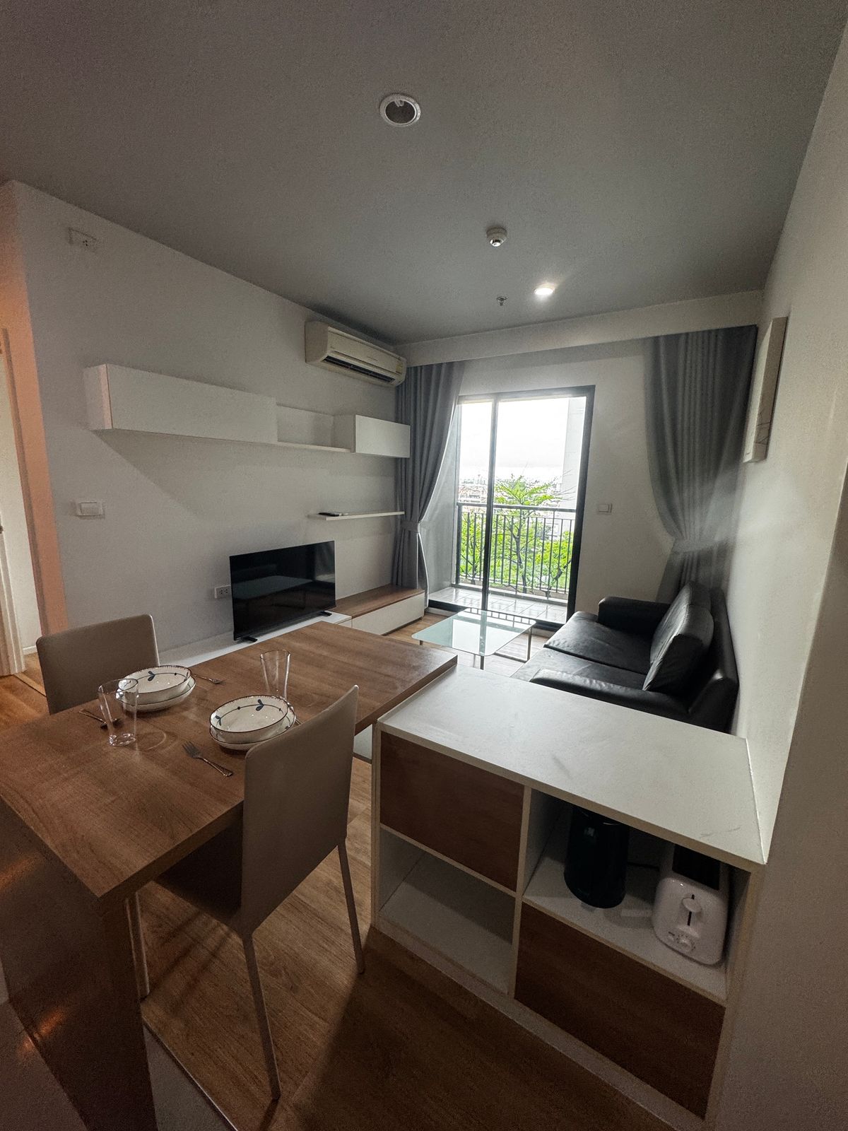 For RentCondoOnnut, Udomsuk : Low floor 1 bed 1 bath 40 sqm condo at Blocs Sukhumvit 77 for rent 18,000THB per month, Onnut BTS station