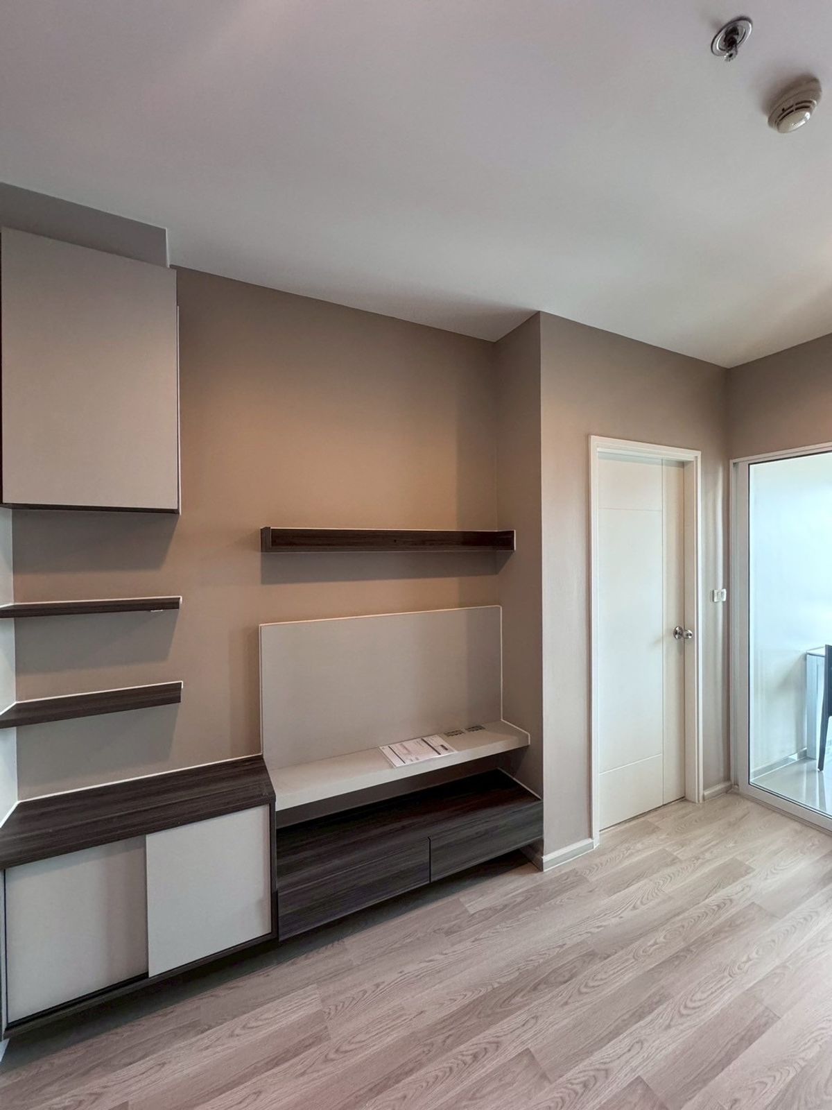 For SaleCondoRatchadapisek, Huaikwang, Suttisan : Quick sale Centric Huai Khwang Station Huai Khwang Station 1 Bedroom 1 Bathroom (Special price)