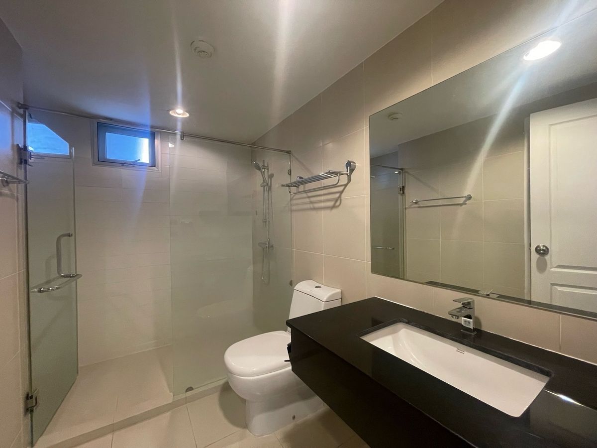 ขายคอนโดพระราม 9 เพชรบุรีตัดใหม่ RCA : THE BEST PRICE   2 BEDROOM  1 BATHROOM 77 SQ.M   NEGOTIATION CALL NOW 0946415974