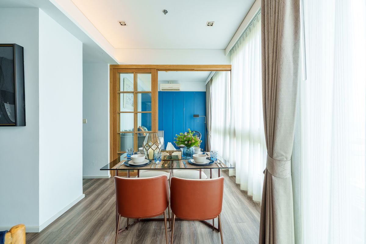 คอนโดพัทยา บางแสน ชลบุรี สัตหีบ : ขาย 2 ห้องนอน โอกาสเป็นเจ้าของบ้านตากอากาศในรีสอร์ท 5 ดาวบนหาดส่วนตัวที่เงียบสงบ ใกล้สิ่งอำนวยความสะดวก พร้อมตกแต่งสไตล์ลอฟท์