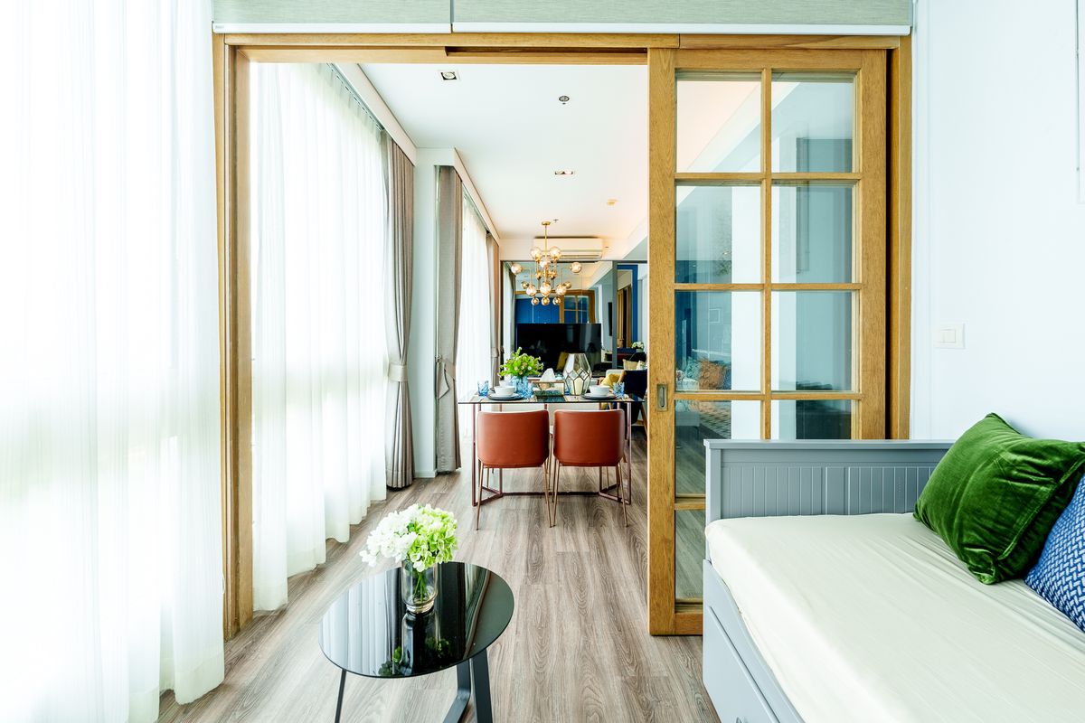 คอนโดพัทยา บางแสน ชลบุรี สัตหีบ : ขาย 2 ห้องนอน โอกาสเป็นเจ้าของบ้านตากอากาศในรีสอร์ท 5 ดาวบนหาดส่วนตัวที่เงียบสงบ ใกล้สิ่งอำนวยความสะดวก พร้อมตกแต่งสไตล์ลอฟท์