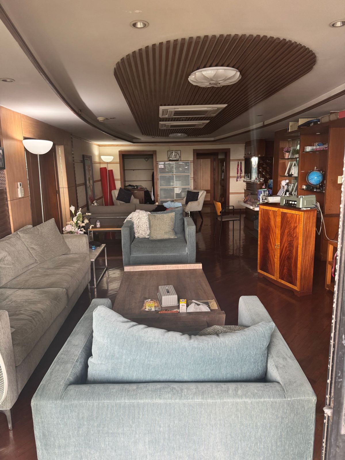 ขายคอนโดสุขุมวิท อโศก ทองหล่อ : Mahogany Tower, high floor, side A (Harbour View) PRICED TO SELL !