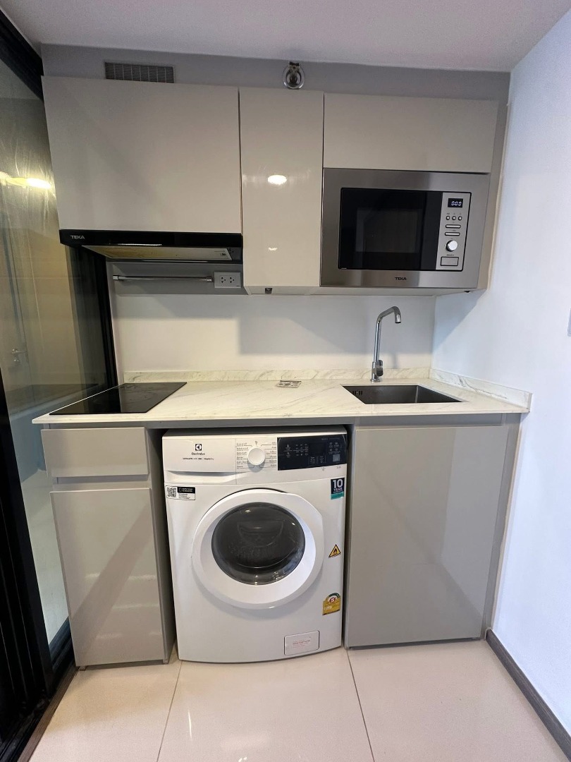 For RentCondoRatchadapisek, Huaikwang, Suttisan : 🔥Urgent for rent🔥 Soho Bangkok Ratchada, new condo, 2-story, high-rise, fully furnished, near MRT Huai Khwang