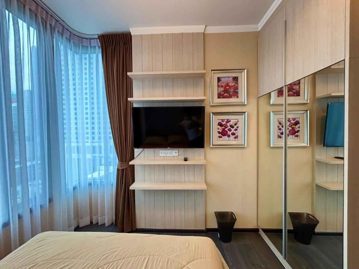 For RentCondoSukhumvit, Asoke, Thonglor : 🔥 Urgent rent 🔥 Edge Sukhumvit 23, complete furniture, ready to be near BTS Asoke and MRT Sukhumvit