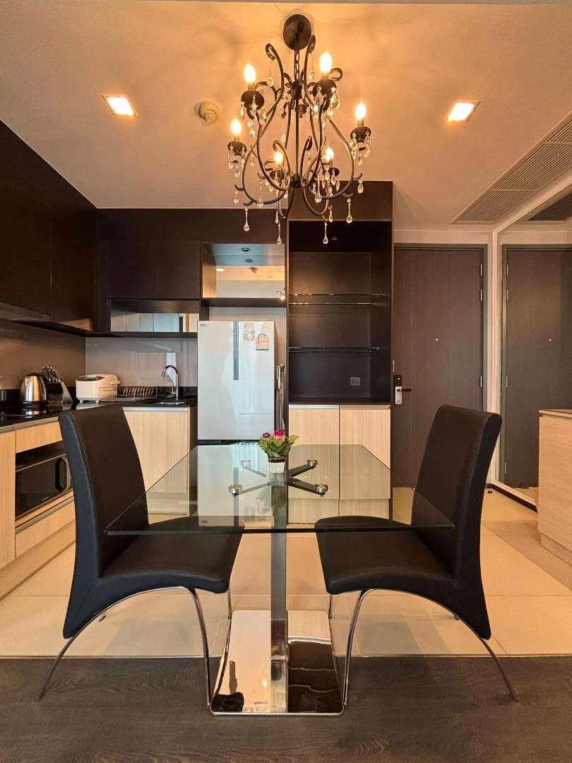 For RentCondoSukhumvit, Asoke, Thonglor : 🔥 Urgent rent 🔥 Edge Sukhumvit 23, complete furniture, ready to be near BTS Asoke and MRT Sukhumvit