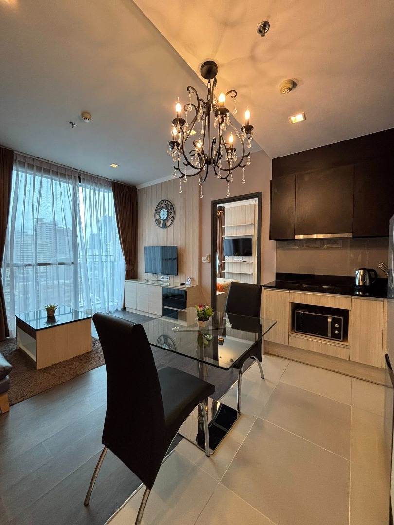 For RentCondoSukhumvit, Asoke, Thonglor : 🔥 Urgent rent 🔥 Edge Sukhumvit 23, complete furniture, ready to be near BTS Asoke and MRT Sukhumvit