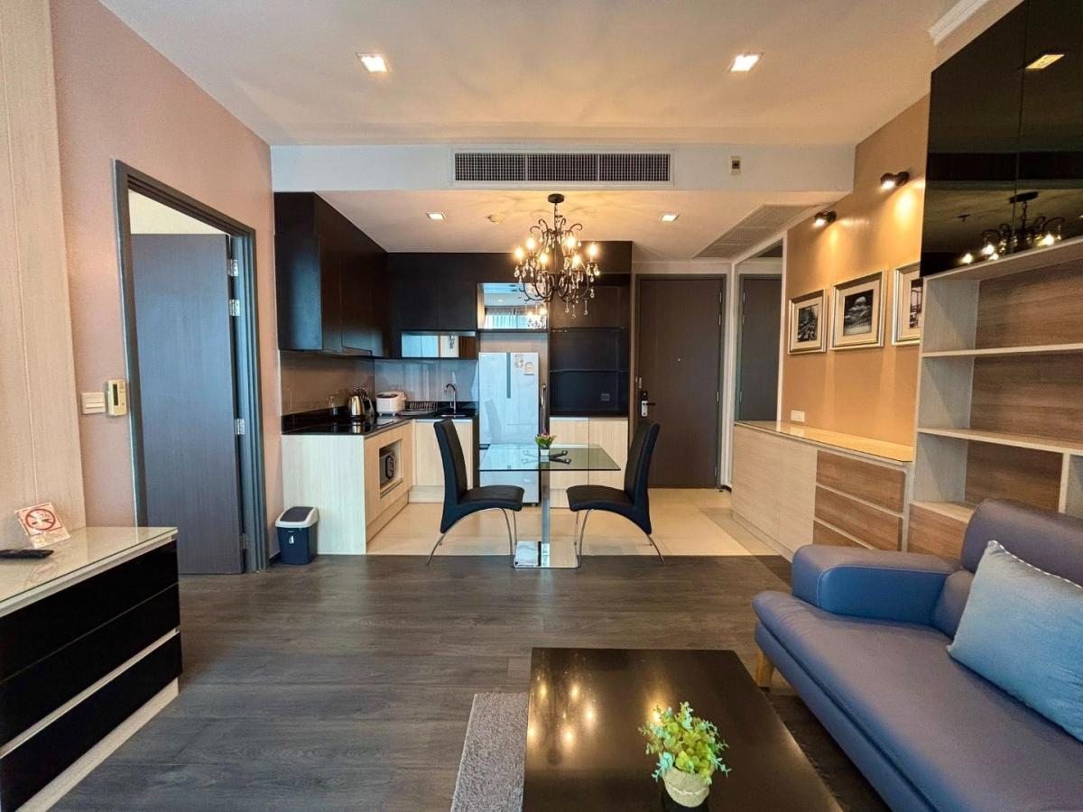 For RentCondoSukhumvit, Asoke, Thonglor : 🔥 Urgent rent 🔥 Edge Sukhumvit 23, complete furniture, ready to be near BTS Asoke and MRT Sukhumvit