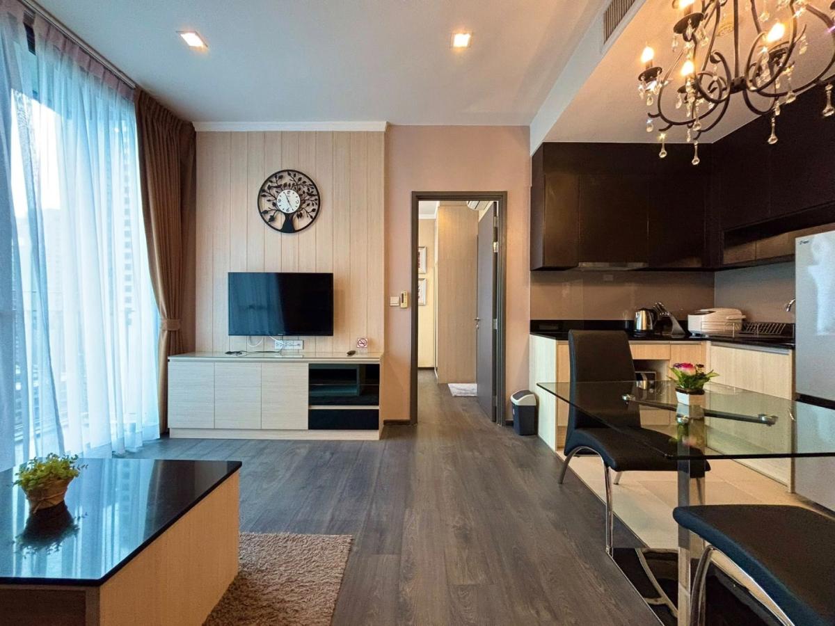 For RentCondoSukhumvit, Asoke, Thonglor : 🔥 Urgent rent 🔥 Edge Sukhumvit 23, complete furniture, ready to be near BTS Asoke and MRT Sukhumvit