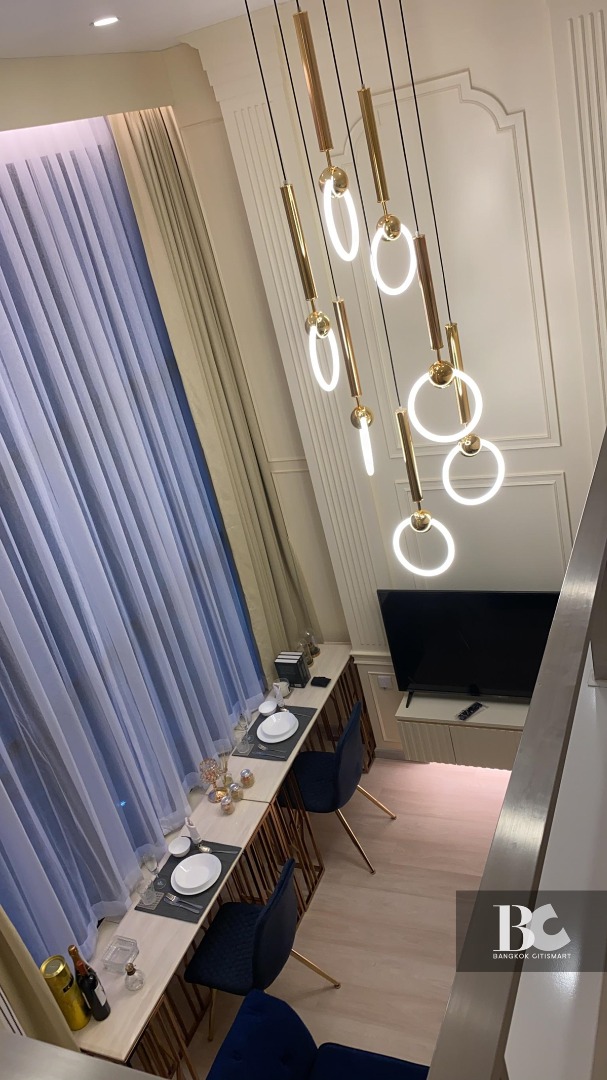 For RentCondoSathorn, Narathiwat : 🔥Urgent Rental🔥 Knightsbridge Prime Sathorn, 2-story unit with high ceilings and open space. Beautifully decorated and fully furnished. Ready to move in.