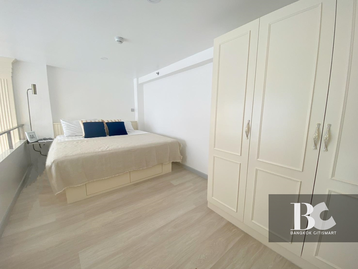 For RentCondoSathorn, Narathiwat : 🔥Urgent Rental🔥 Knightsbridge Prime Sathorn, 2-story unit with high ceilings and open space. Beautifully decorated and fully furnished. Ready to move in.