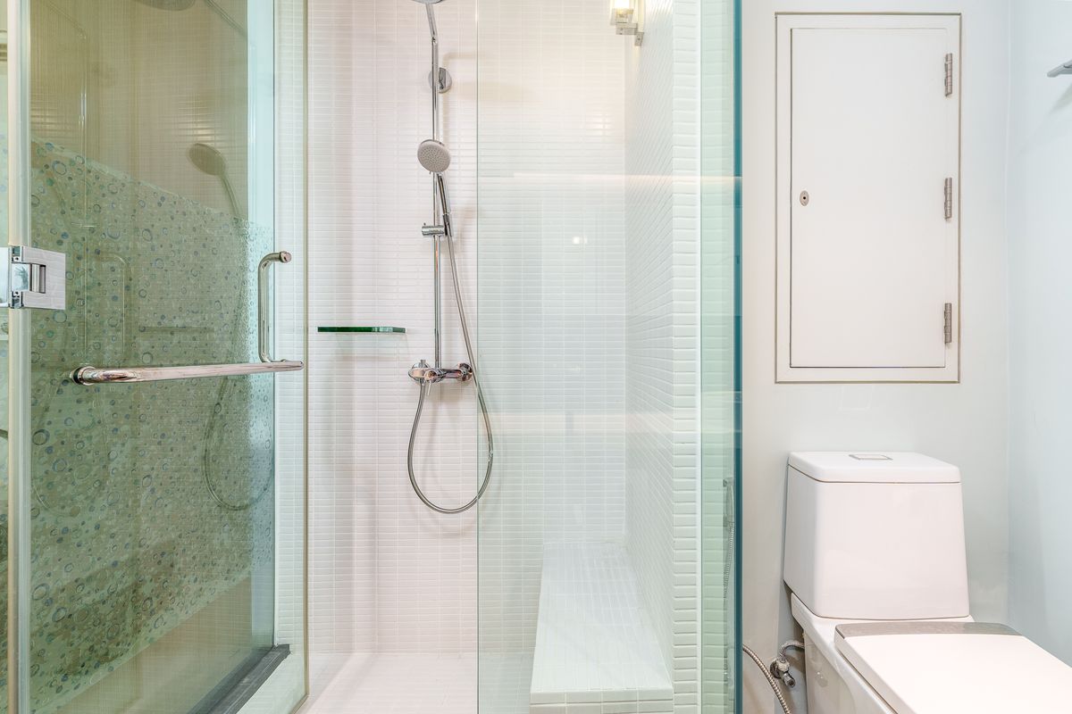 คอนโดพัทยา บางแสน ชลบุรี สัตหีบ : ขาย 2 ห้องนอน โอกาสเป็นเจ้าของบ้านตากอากาศในรีสอร์ท 5 ดาวบนหาดส่วนตัวที่เงียบสงบ ใกล้สิ่งอำนวยความสะดวก พร้อมตกแต่งสไตล์ลอฟท์