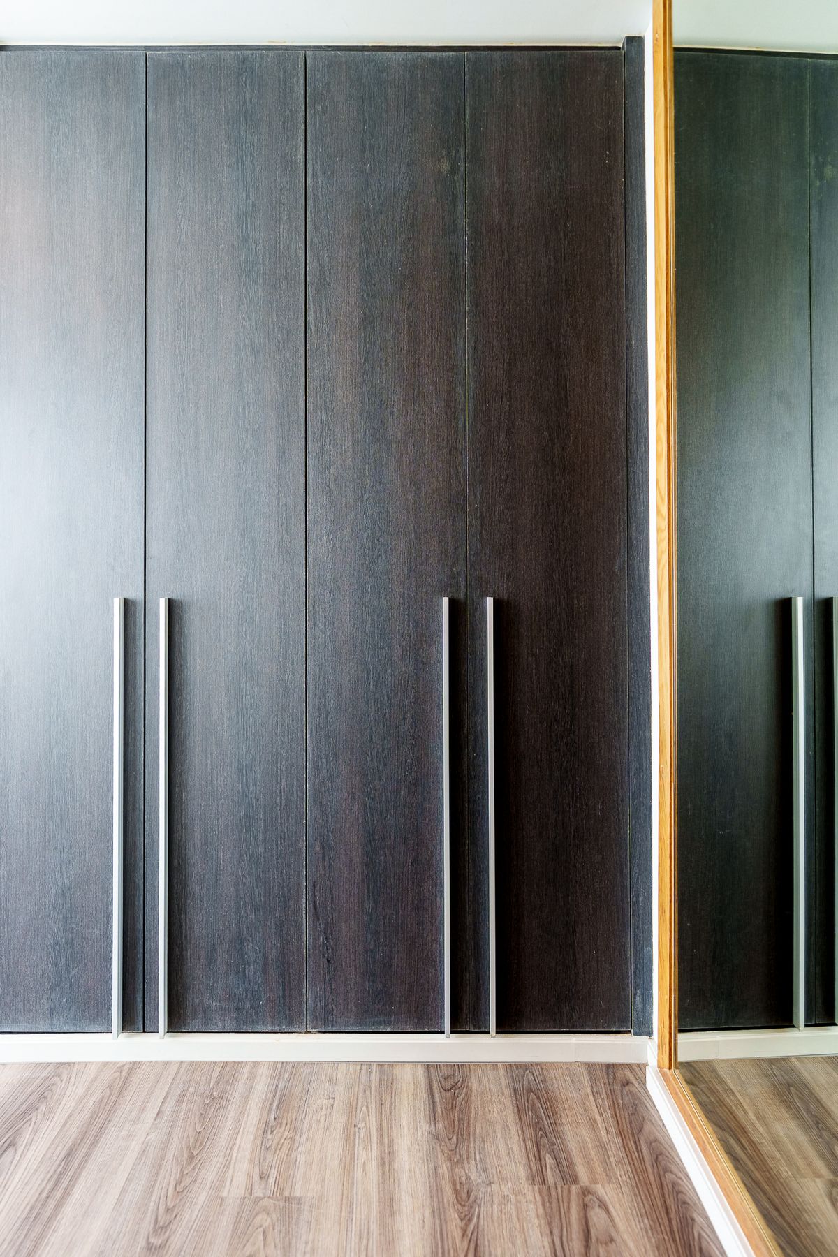 คอนโดพัทยา บางแสน ชลบุรี สัตหีบ : ขาย 2 ห้องนอน โอกาสเป็นเจ้าของบ้านตากอากาศในรีสอร์ท 5 ดาวบนหาดส่วนตัวที่เงียบสงบ ใกล้สิ่งอำนวยความสะดวก พร้อมตกแต่งสไตล์ลอฟท์