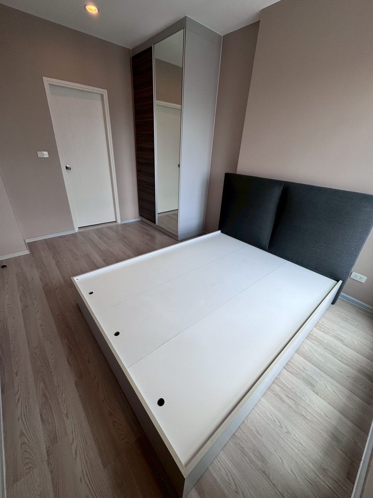 For SaleCondoRatchadapisek, Huaikwang, Suttisan : Quick sale Centric Huai Khwang Station Huai Khwang Station 1 Bedroom 1 Bathroom (Special price)