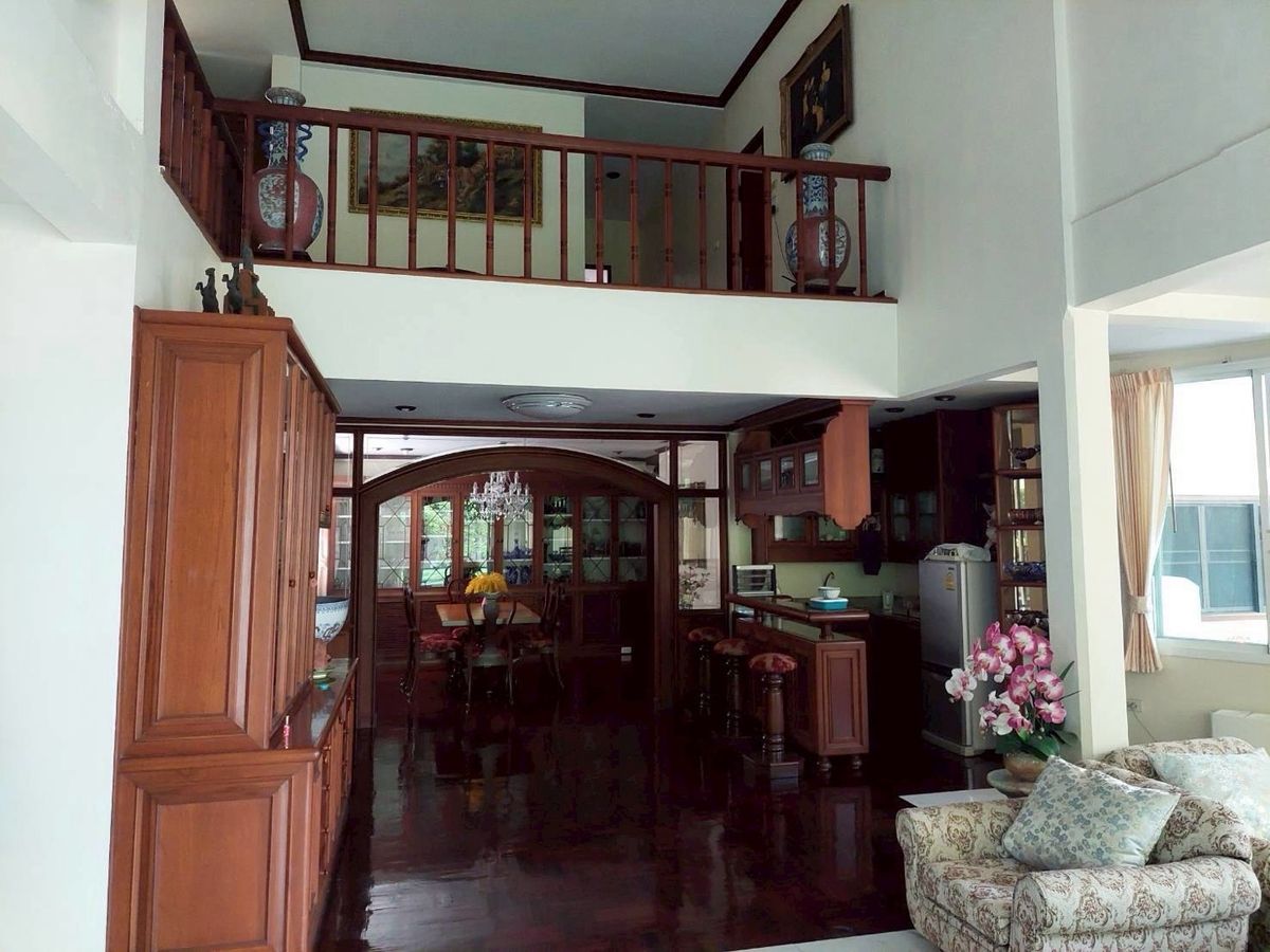 ขายบ้านพระราม 9 เพชรบุรีตัดใหม่ RCA : ขายบ้าน 3 ชั้น ซอยศูนย์วิจัย ที่ดิน 120 ตารางวา | พื้นที่ใช้สอย 600 ตร.ม.