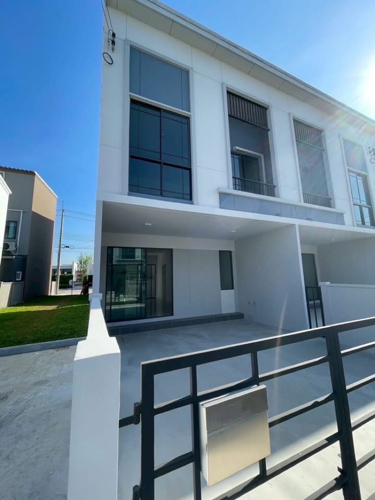 For RentTownhomeNawamin, Ramindra : Rent a townhome Baan Klang Mueang Ram Inthra 83 Station, a new house near Fashion Island