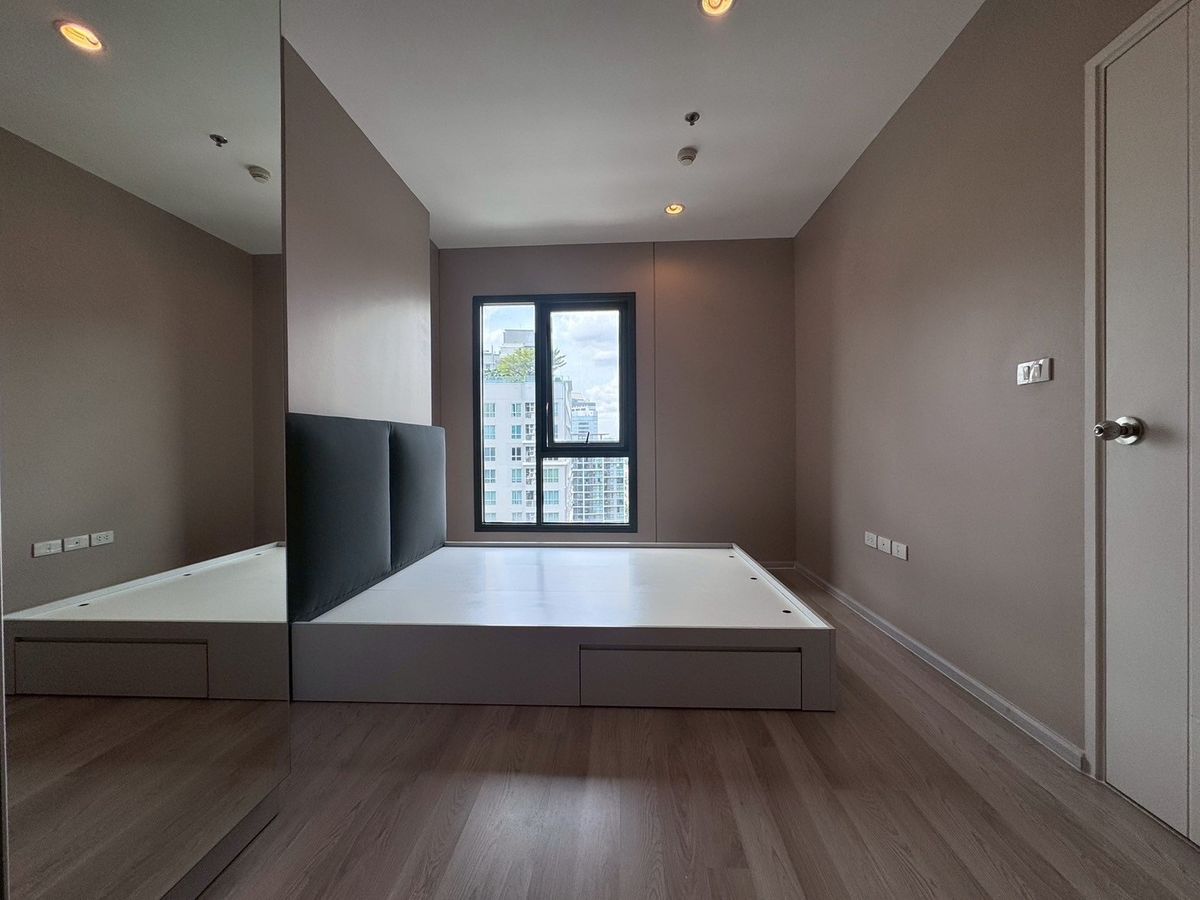 For SaleCondoRatchadapisek, Huaikwang, Suttisan : Quick sale Centric Huai Khwang Station Huai Khwang Station 1 Bedroom 1 Bathroom (Special price)