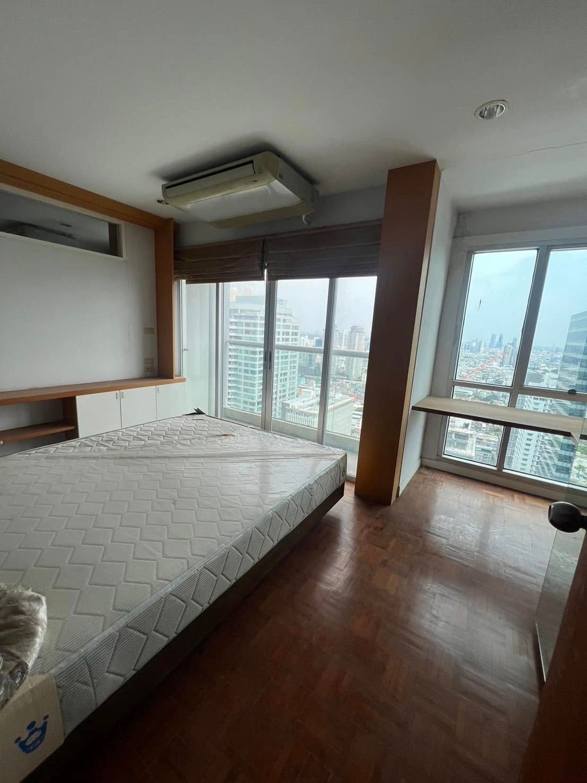 ขายคอนโดสีลม ศาลาแดง บางรัก : ขายคอนโด Silom Suite Condominium  ราคา 11,350,000 บาท [NCs250904]